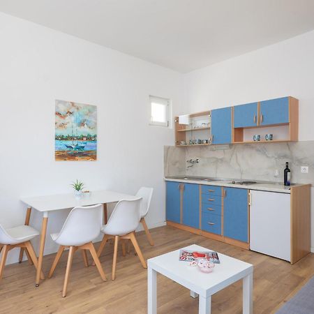 Apartments Near Central Beach With Free Parking Makarska Esterno foto