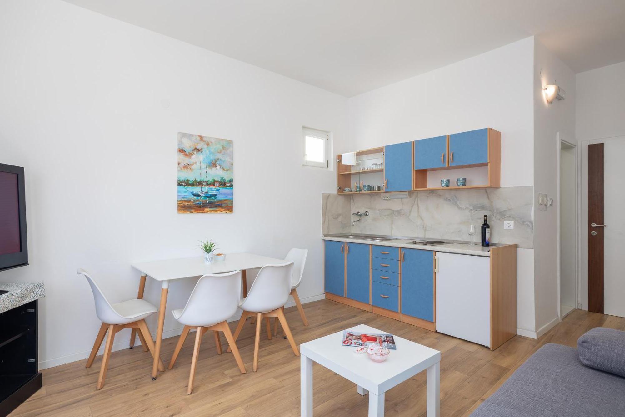 Apartments Near Central Beach With Free Parking Makarska Esterno foto