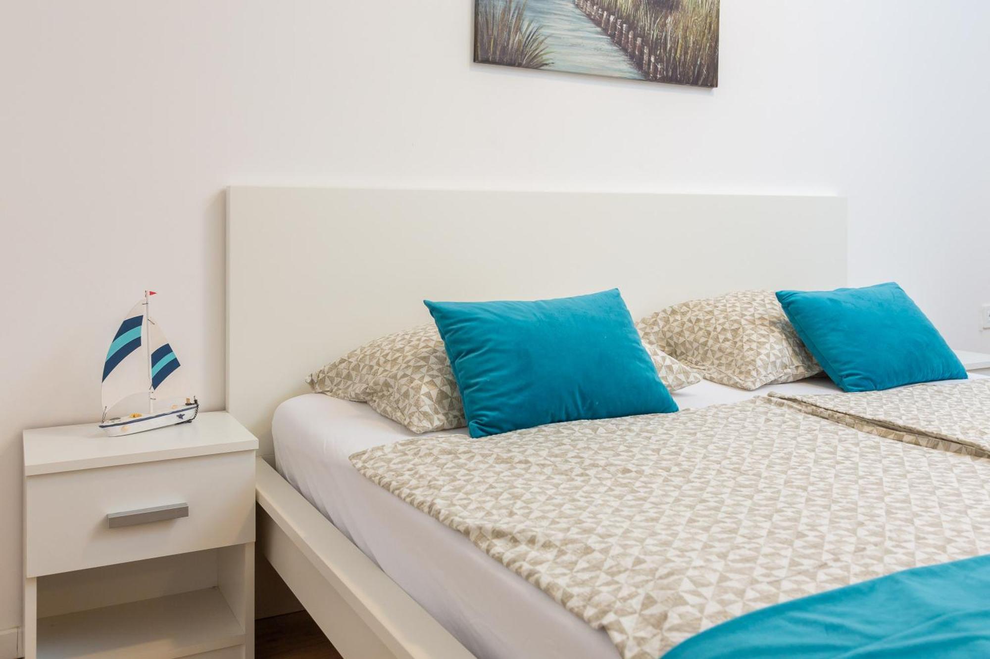 Apartments Near Central Beach With Free Parking Makarska Esterno foto