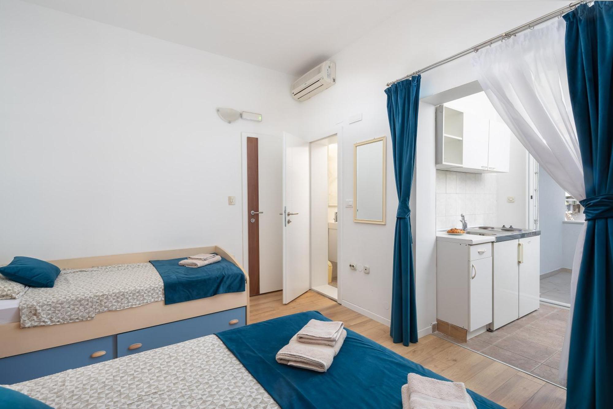 Apartments Near Central Beach With Free Parking Makarska Camera foto
