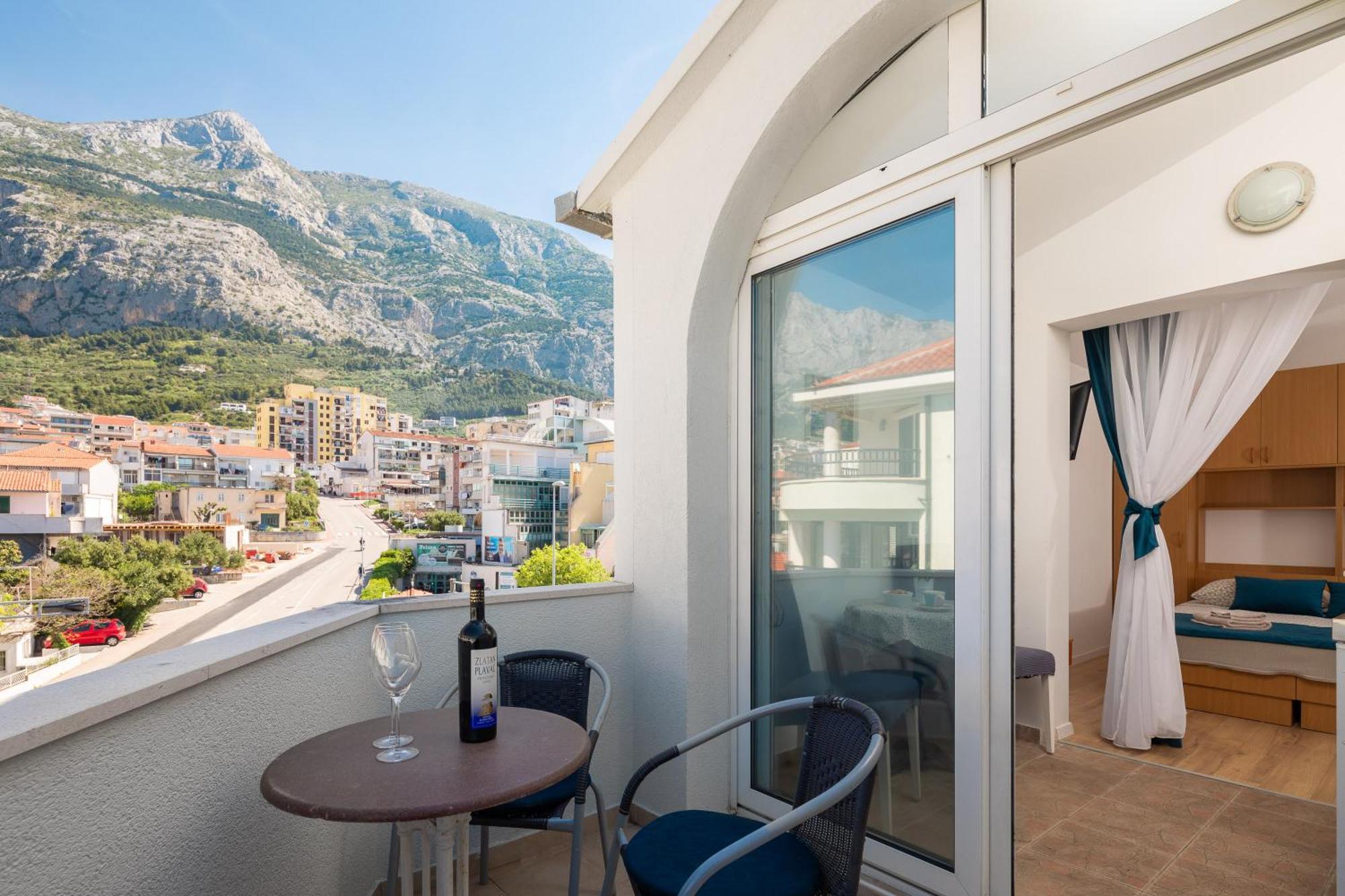 Apartments Near Central Beach With Free Parking Makarska Esterno foto