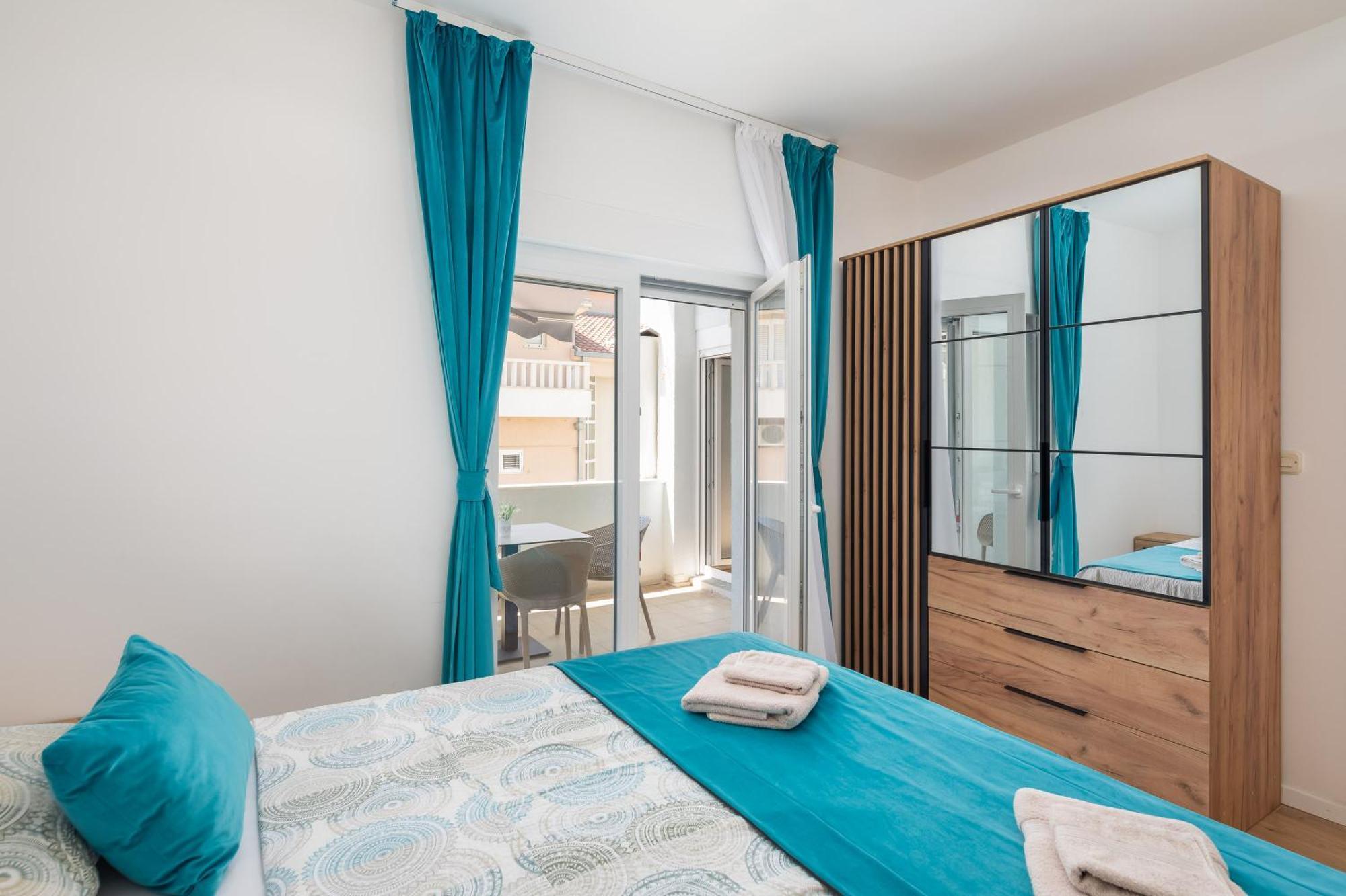 Apartments Near Central Beach With Free Parking Makarska Esterno foto
