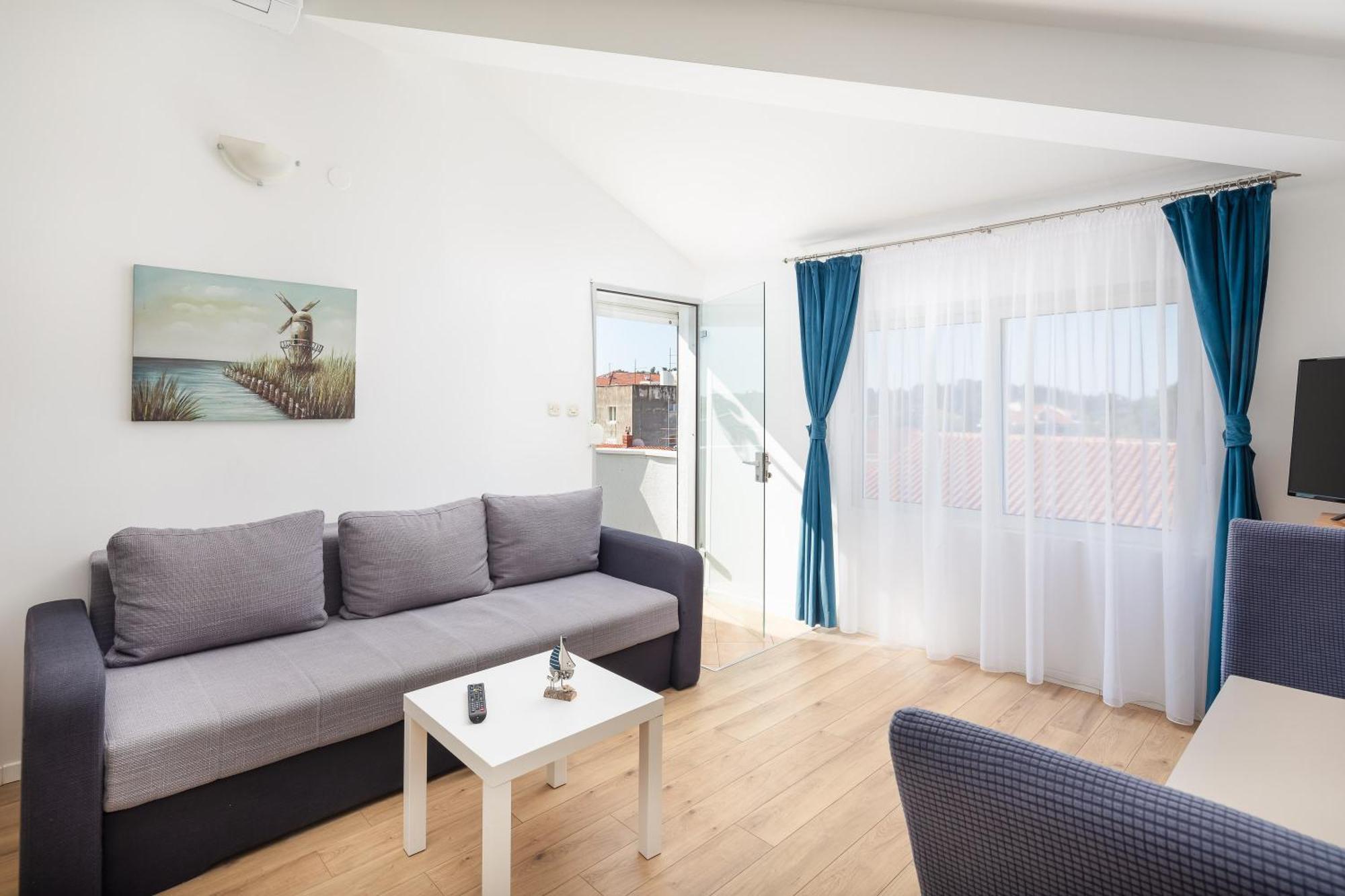 Apartments Near Central Beach With Free Parking Makarska Esterno foto