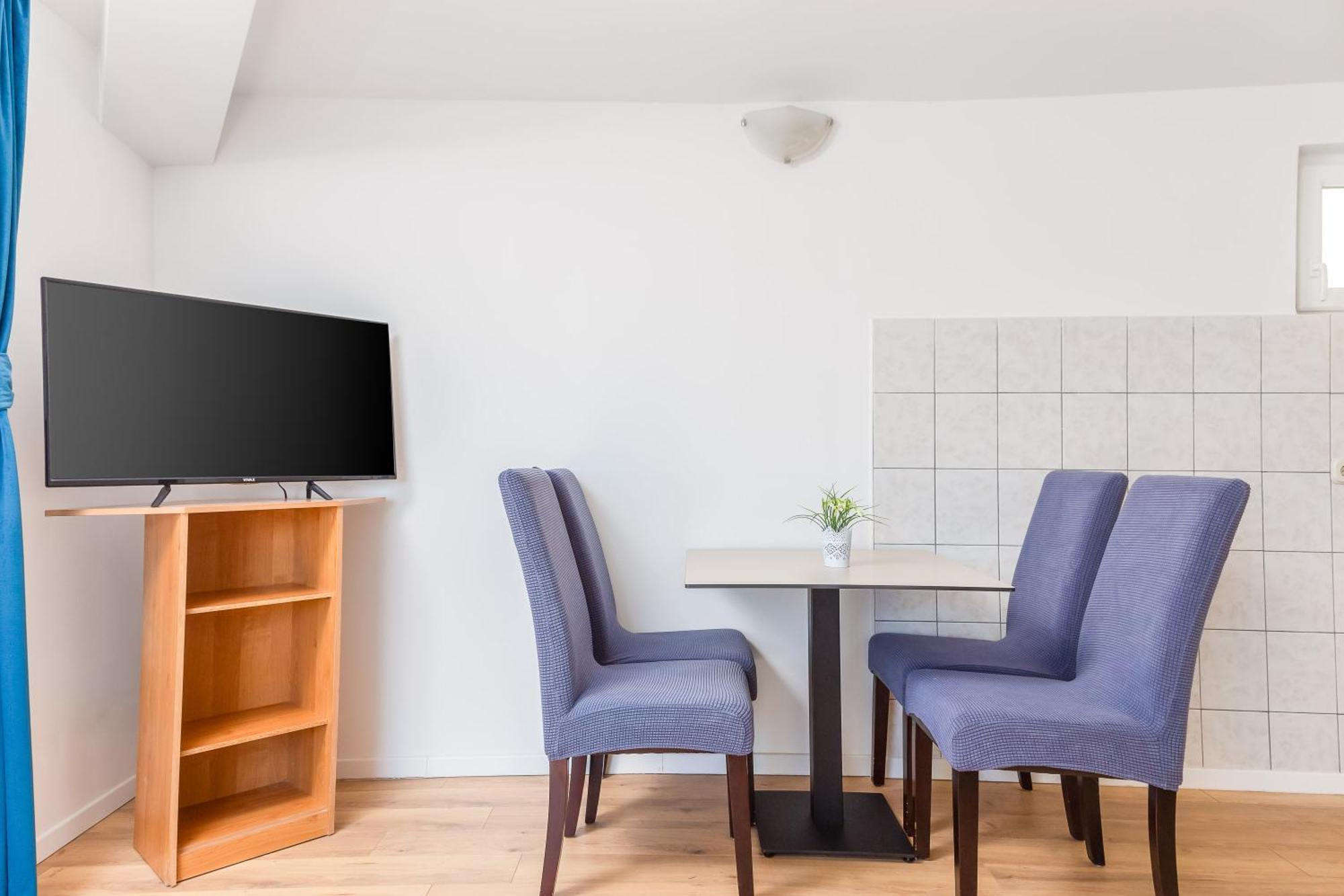 Apartments Near Central Beach With Free Parking Makarska Esterno foto
