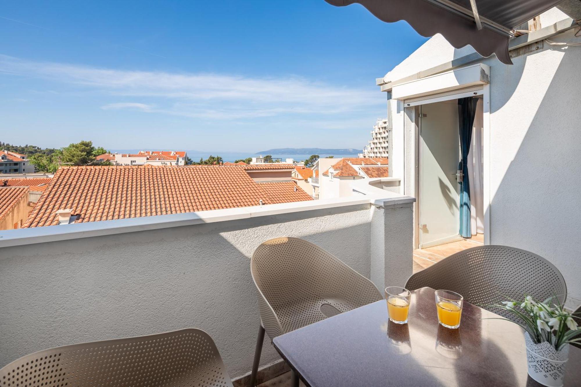 Apartments Near Central Beach With Free Parking Makarska Esterno foto